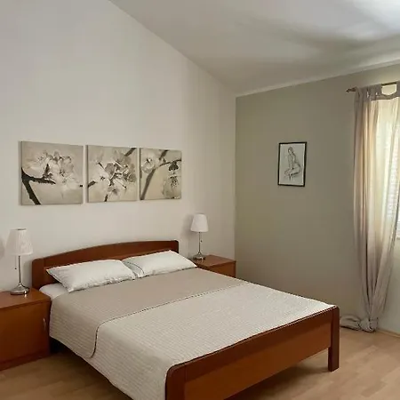Araucaria Gallery * Crikvenica